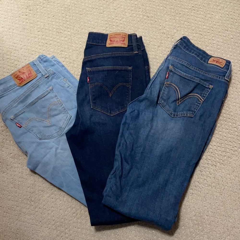 (3) pairs of Levi skinny - size 28